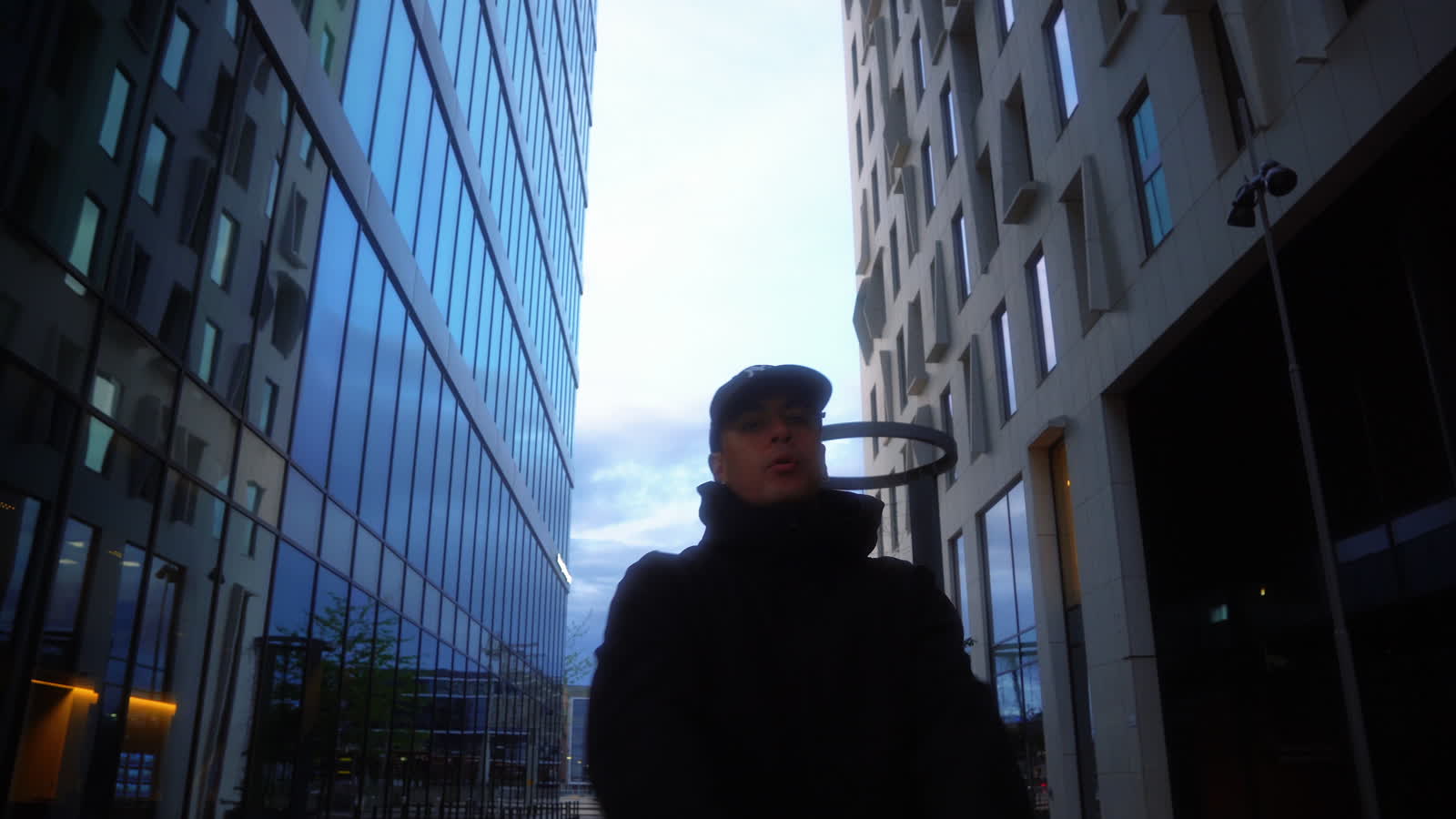 Stillbilde fra video: Utdrag fra KANJI-videoen