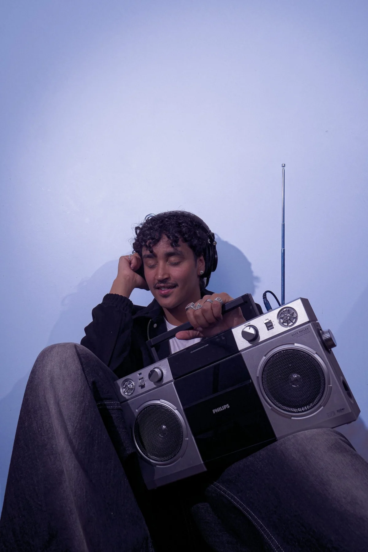 Stillbilde fra video: Radio